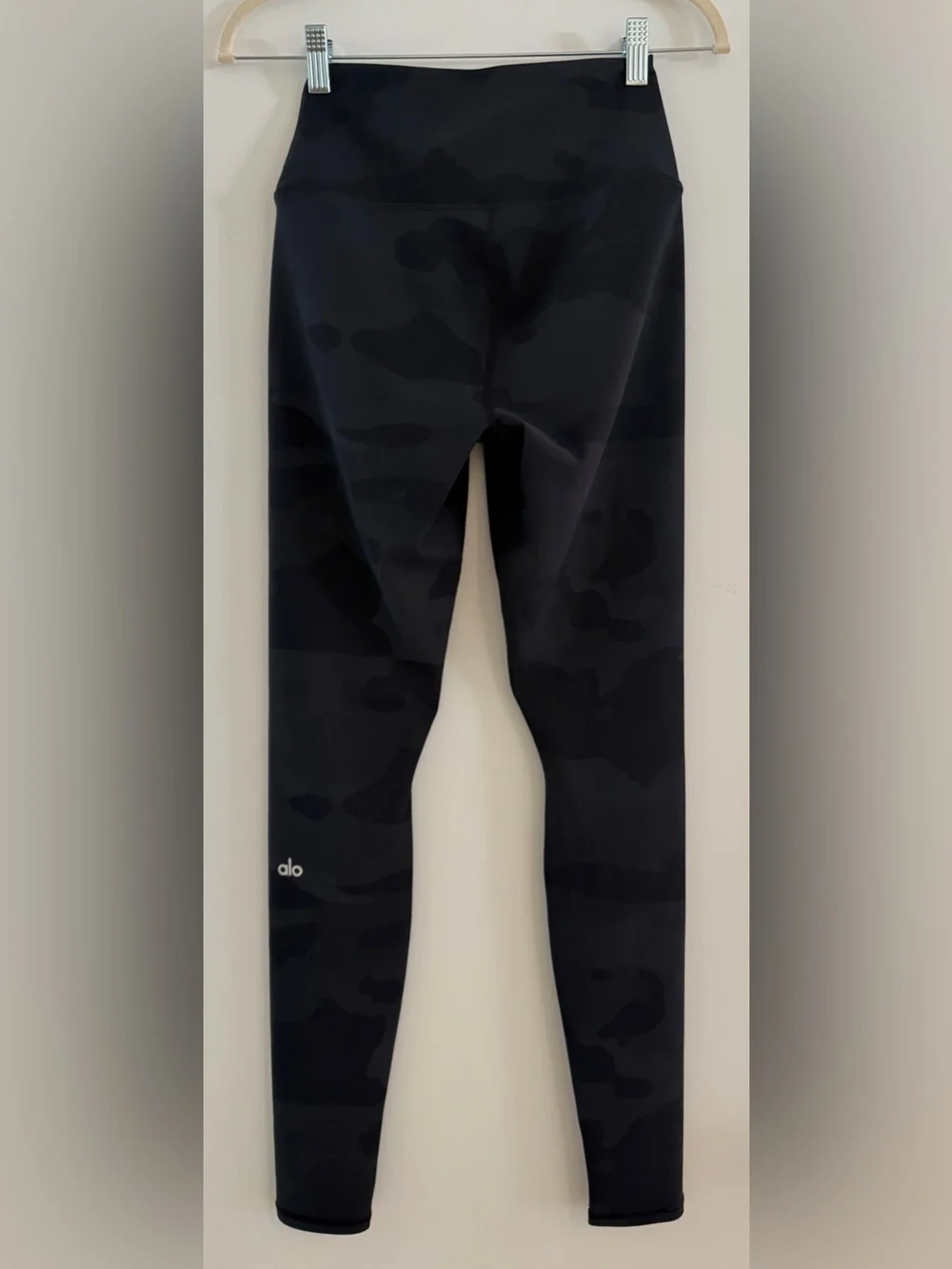 ALO Yoga High Waist Vapor Leggings in Black Camo | Size Small